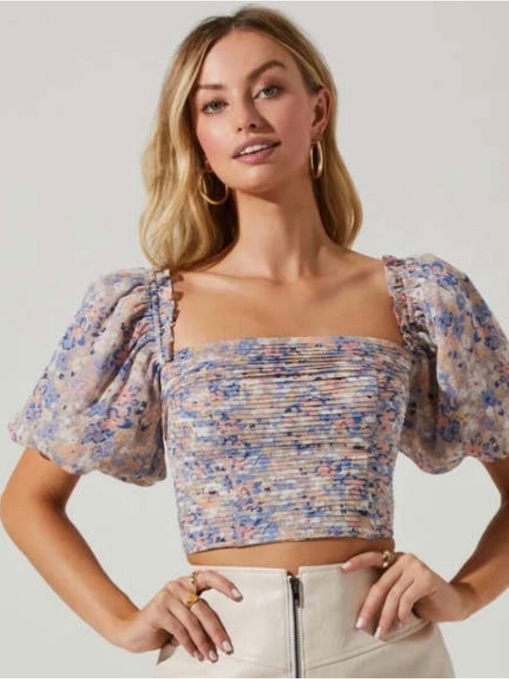 Astr The Label Lin Floral Smocked Square-Neck Crop Top in Blue Multi Size Large